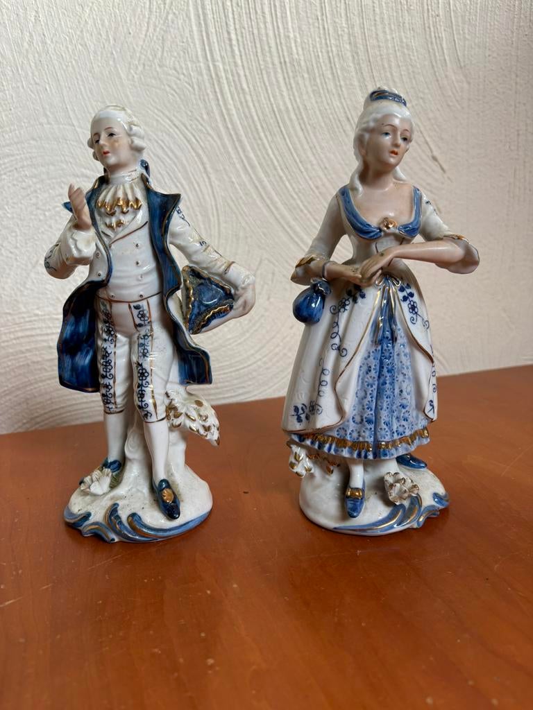 Figurines anciennes en porcelaine : homme et femme, Enlèvement, Comme neuf