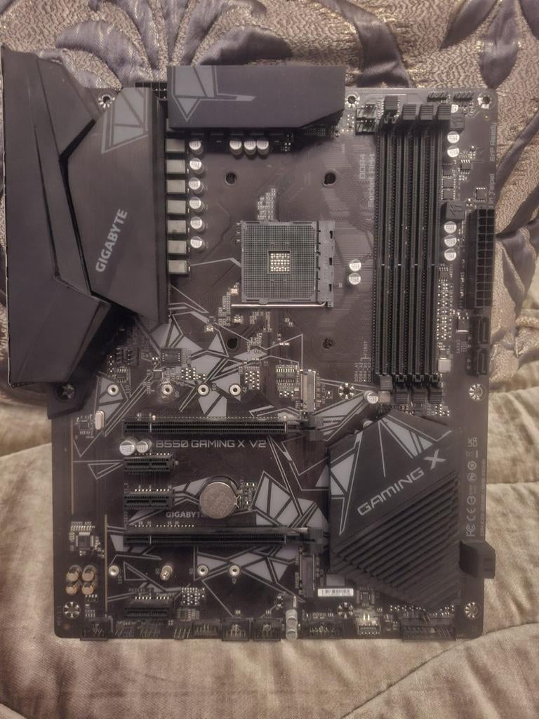 B550 Gigaoctet - AM4 - DDR4, Informatique & Logiciels, Cartes mères, AMD, DDR4, Enlèvement ou Envoi