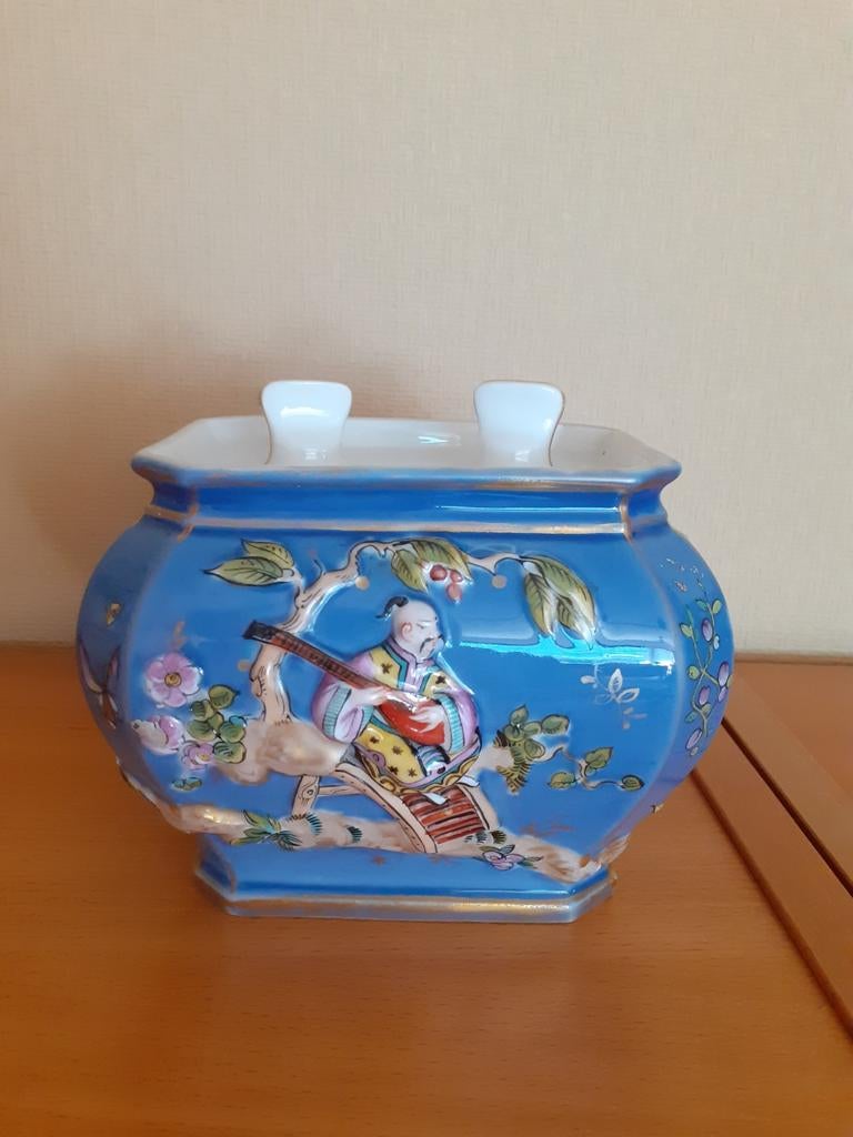 Faience japonaise ou chinoise ?, Enlèvement