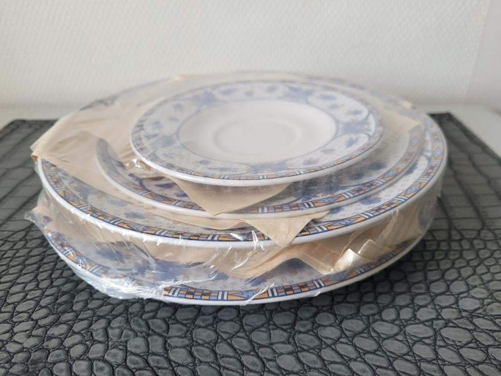 Set van 4 stuks keramiek Poland Blue Roses gloednieuw, Huis en Inrichting, Keramiek, Nieuw, Ophalen of Verzenden, Bord(en)