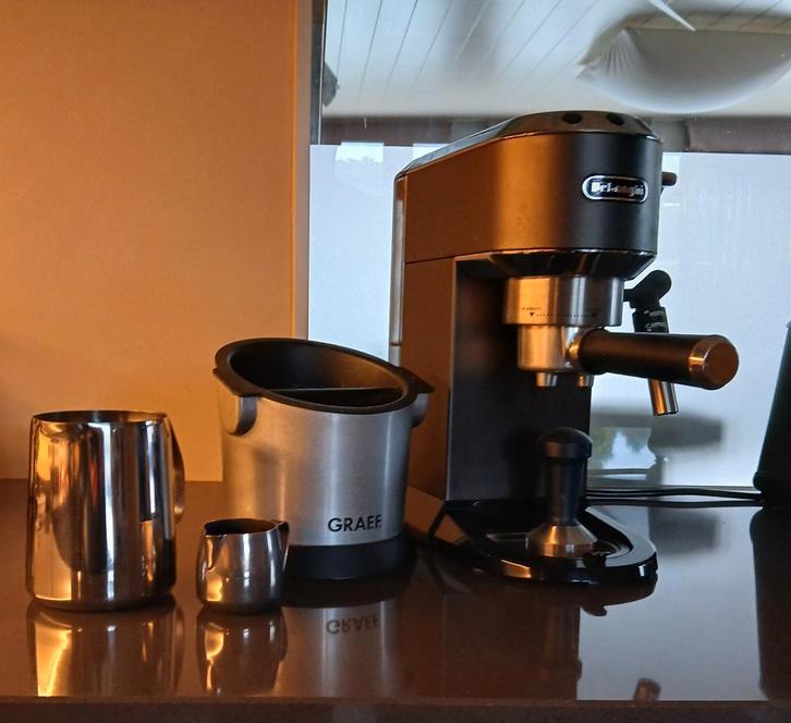 DeLonghi Espresso Machine + toebehoren, Electroménager, Cafetières, Comme neuf, Café moulu, Machine à espresso, Enlèvement