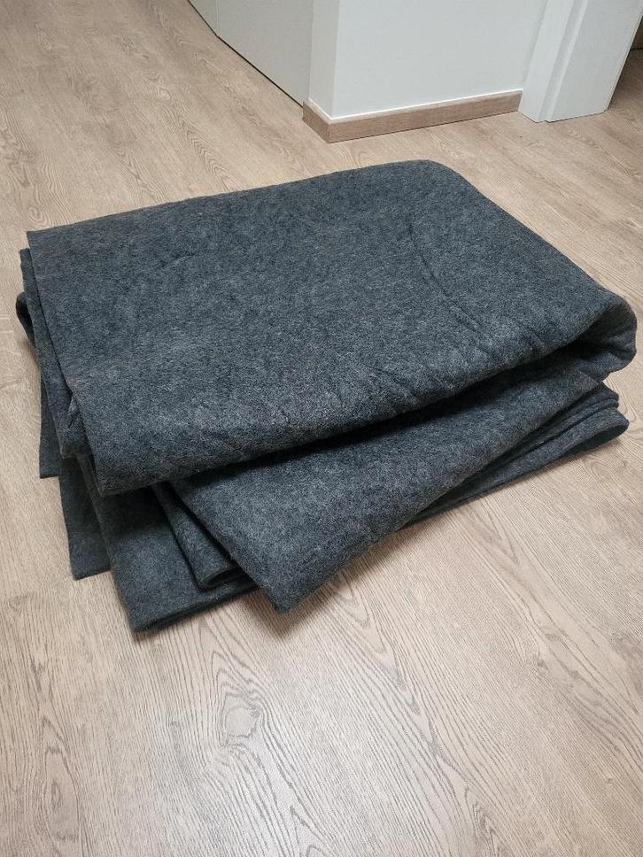 Vilt ondertapijt/tapijt, 2 st 65€, 3 st 90€, Huis en Inrichting, Stoffering | Tapijten en Vloerkleden, Nieuw, Grijs, Ophalen