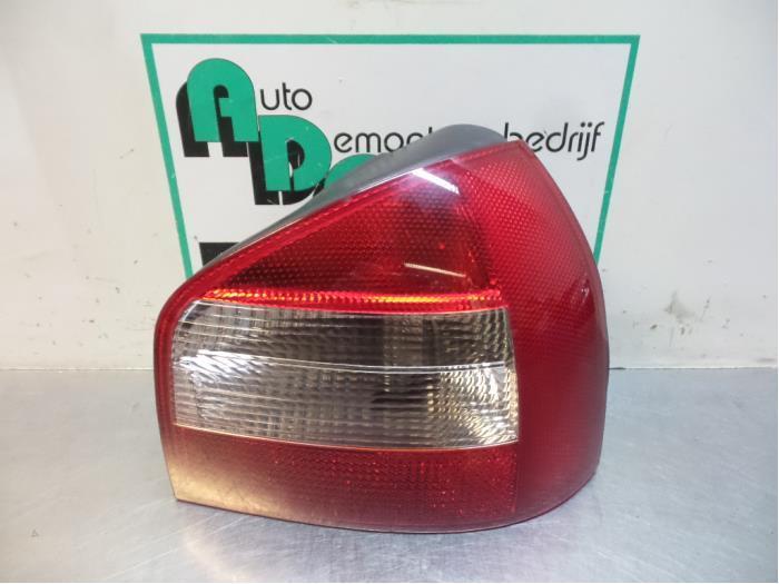 Feu arrière droit d'un Audi A3 (A3 96-), Autos : Pièces & Accessoires, Éclairage, Audi, Utilisé, 3 mois de garantie, Enlèvement ou Envoi