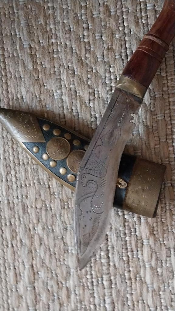 Prachtige handgemaakte kukri uit Nepal, ingelegd met brons e, Verzamelen, Militaria | Algemeen, Ophalen