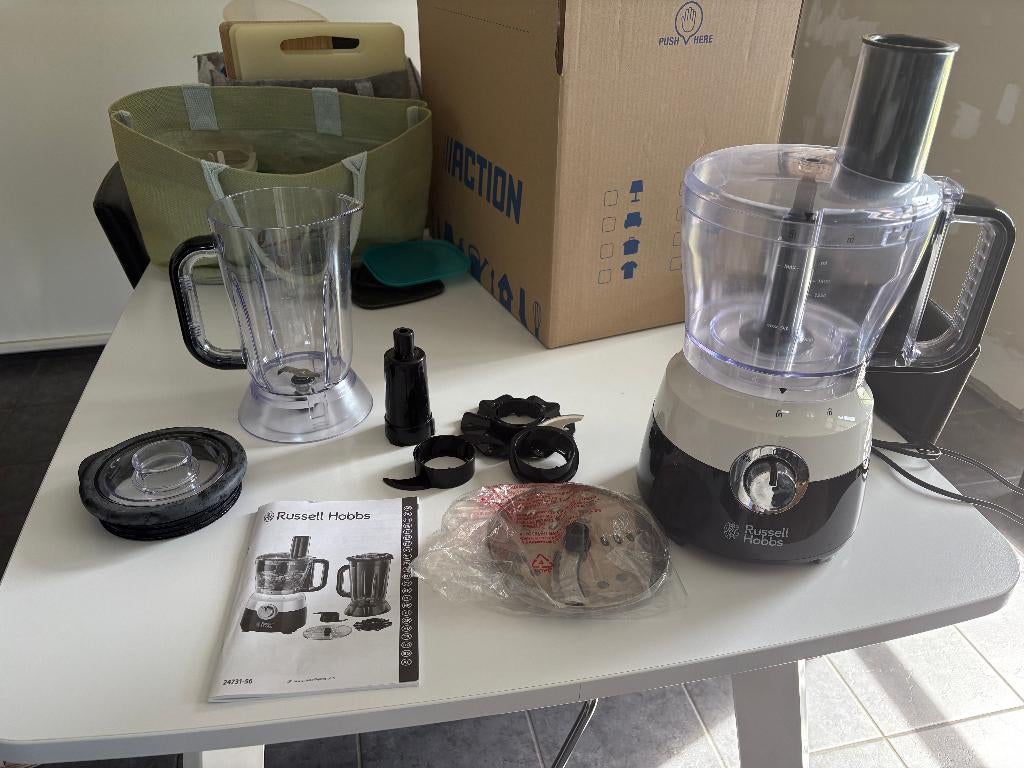 Keukenrobot Russel Hobbs, Elektronische apparatuur, Keukenmixers, Ophalen, Zo goed als nieuw, 3 snelheden of meer