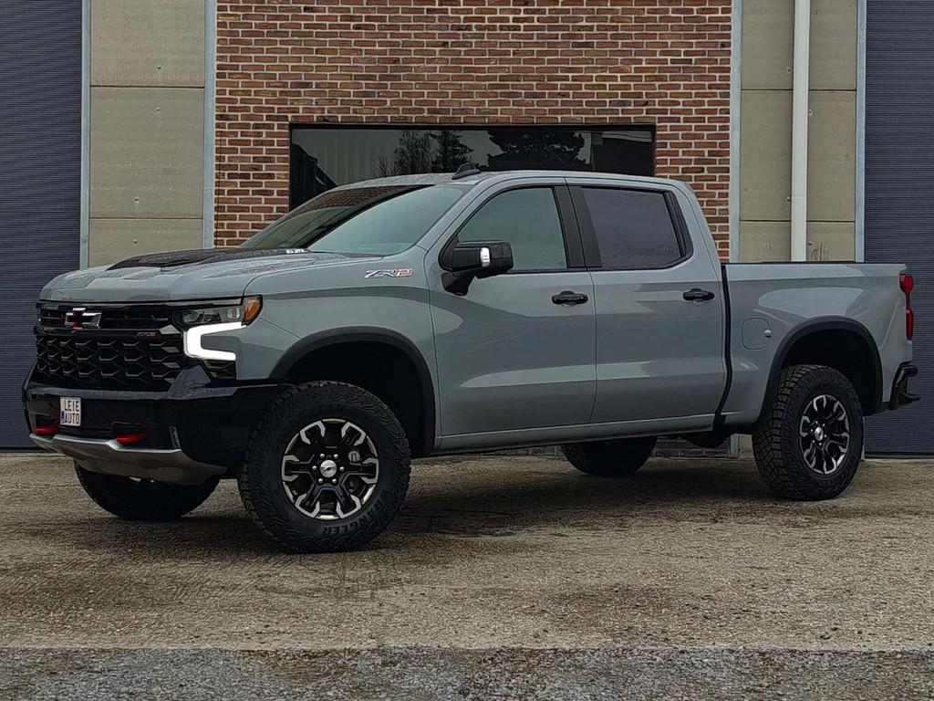 Chevrolet Silverado ZR 2 6.2 V8 € 73.900 ,- excl btw, Autos, Chevrolet, Neuf, Argent ou Gris, Capteur de stationnement, 6200 cm³