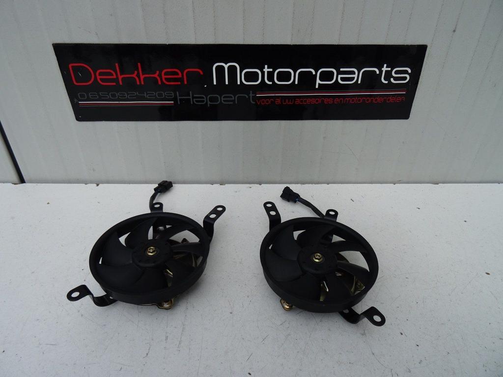 2x Koelvin / Koelvinnen / Ventialtor Yamaha YZF R1 2004-2006, Motoren, Onderdelen | Yamaha, Ophalen of Verzenden