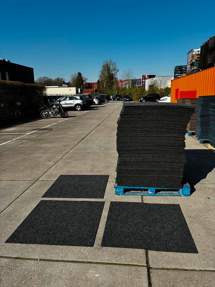 Lot de dalles de moquette, Articles professionnels, Aménagement de Bureau & Magasin | Mobilier de bureau & Aménagement, Enlèvement