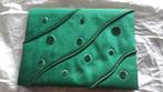 clutch  in  groene stof, Ophalen