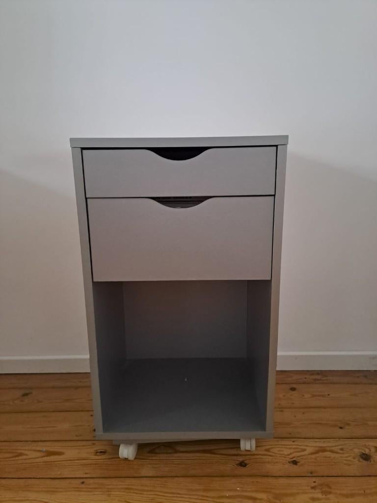 armoire grise sur roulettes, Maison & Meubles, Armoires | Autre, Enlèvement, Utilisé