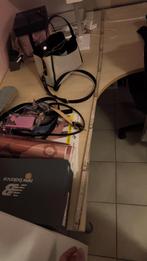 Bureau en angle  1.60x1.60 sur 80cm de large avec pieds r, Bureau