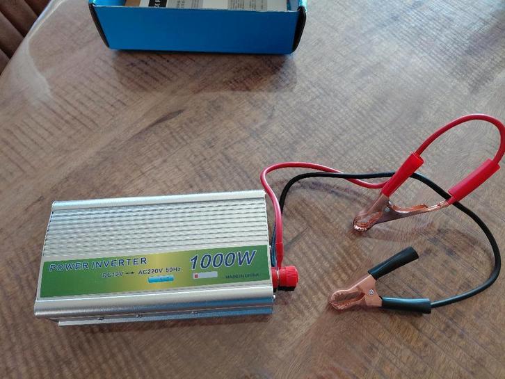 Onduleur 12 volts 220volts, Caravans en Kamperen, Kampeergereedschap, Zo goed als nieuw, Ophalen