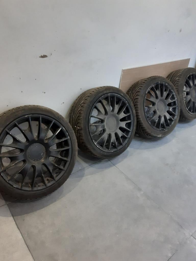 4 Jantes et Pneus 225/40/18y, Autos : Pièces & Accessoires, Neuf, Pneus et Jantes, 4 Saisons, Véhicule de tourisme