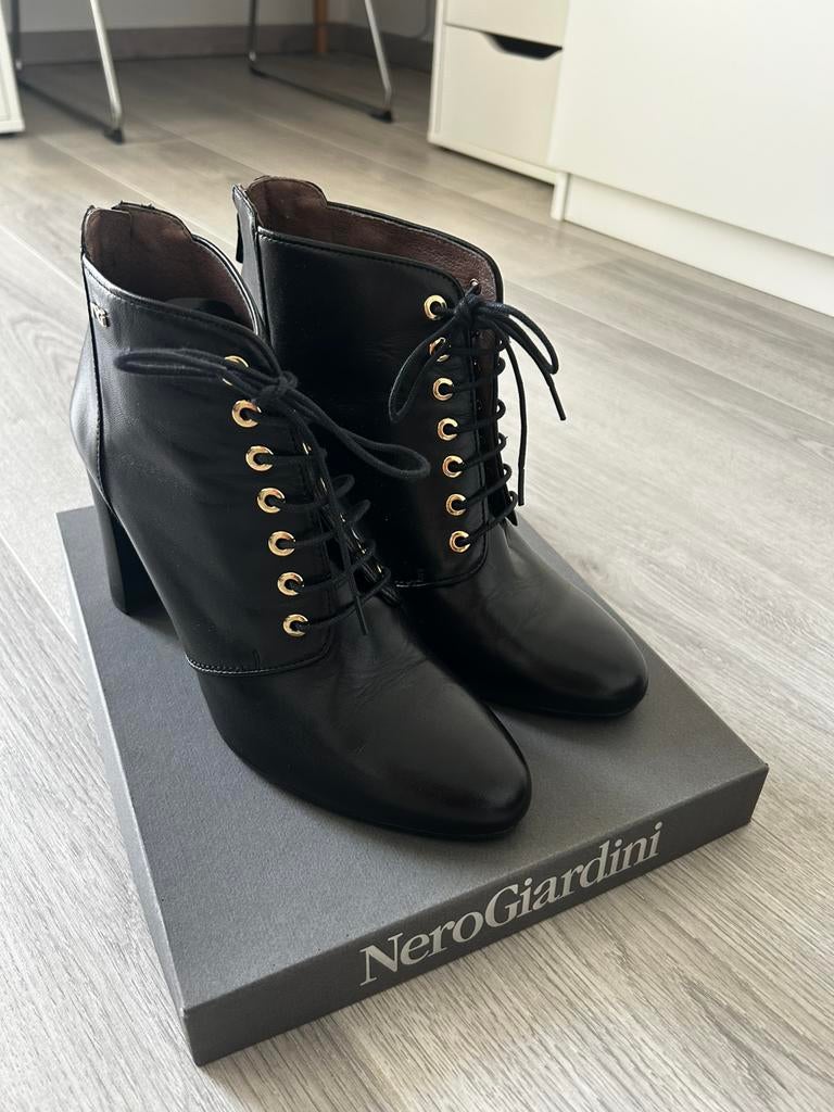 Hakken Nero Giardini, Enlèvement, Comme neuf