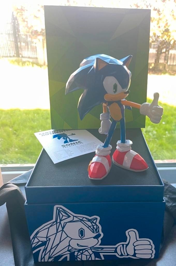 Statue du 35e anniversaire de Sonic par Richard Olinski, Collections, Statues & Figurines, Comme neuf, Autres types, Enlèvement ou Envoi