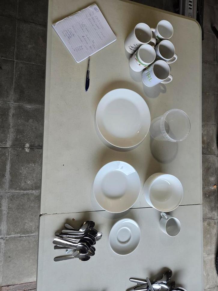 Lot de vaisselle en état neuf, Antiquités & Art, Antiquités | Services (vaisselle) complet, Enlèvement