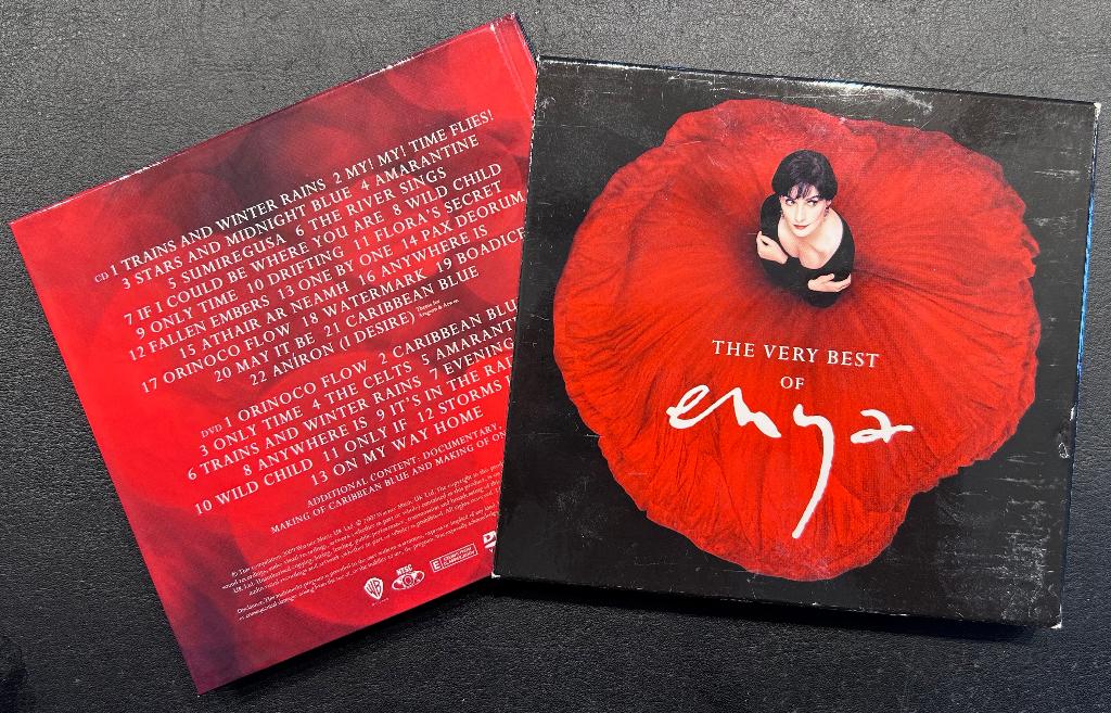 ENYA - The very best opf Enya ( Boxje CD / DVD ), CD & DVD, CD | Pop, Comme neuf, 2010 - 2019, Coffret, Envoi