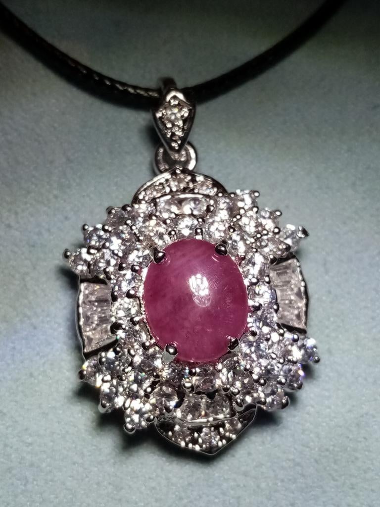 Hanger met natuurlijke grote robijn, Ophalen, Overige materialen, Nieuw, Met edelsteen