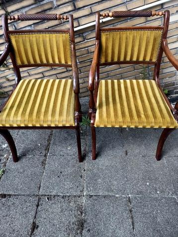 2 retro vintage stoelen  beschikbaar voor biedingen