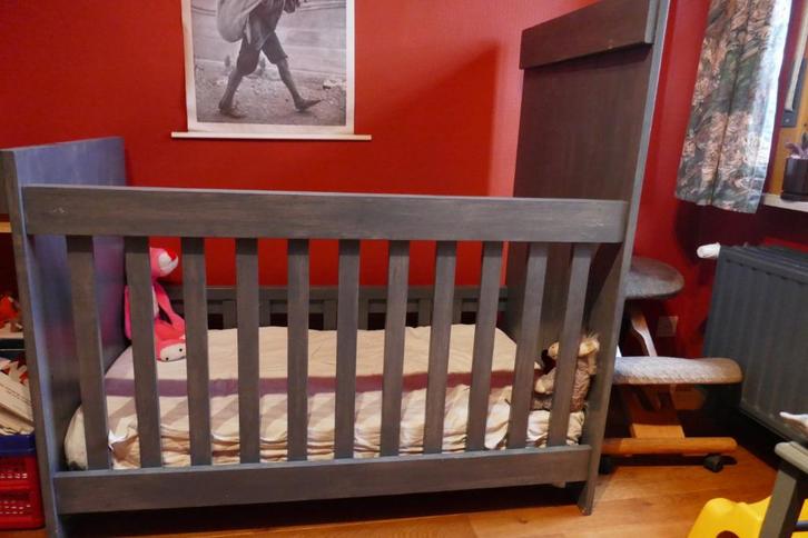 Kinderbedje + matras, beschermhoes, hoeslakens +lakentje, Kinderen en Baby's, Kinderkamer | Bedden, Gebruikt, Minder dan 140 cm