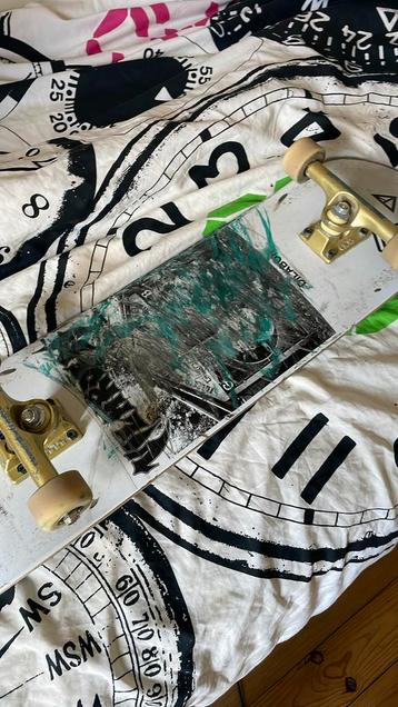 SKATEBOARD + TRUCK AND  WHEELS beschikbaar voor biedingen
