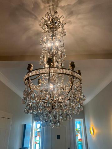Lustre ancien avec cristaux en forme de goutte et bougeoir, Enlèvement