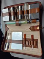 Vintage reistoilettas
Oude reisetui van leer, Enlèvement ou Envoi