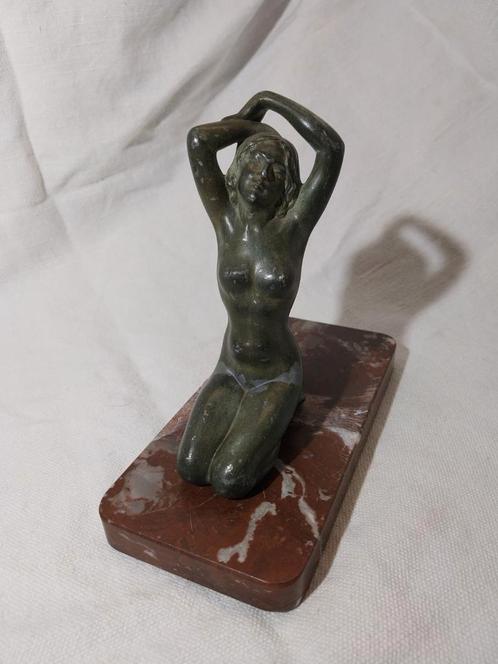 Vrouwelijk beeldje, Antiek en Kunst, Antiek | Brons en Koper, Ophalen of Verzenden