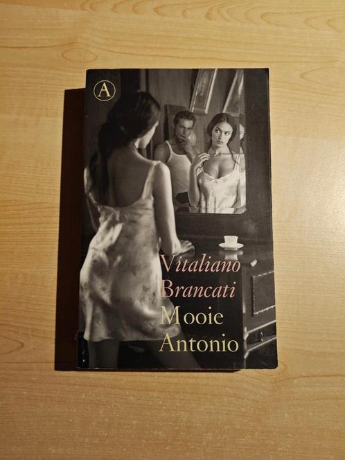 Vitaliano Brancati - Mooie Antonio, Boeken, Literatuur, Zo goed als nieuw, Ophalen of Verzenden