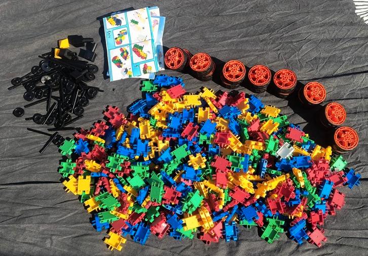 Lot clics van meer dan 400 onderdelen, Kinderen en Baby's, Speelgoed | Bouwstenen, Zo goed als nieuw, Verzenden