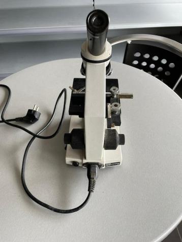 microscoop beschikbaar voor biedingen