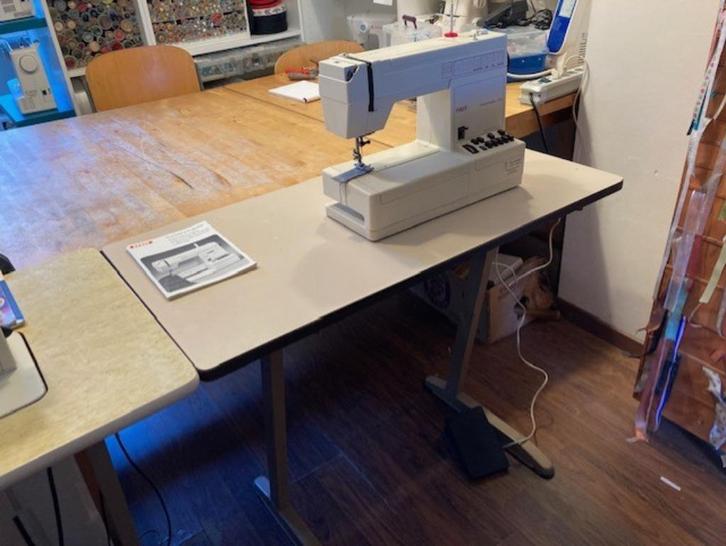 Pfaff hobbymatic 919 op industrietafel, Hobby en Vrije tijd, Naaimachines en Toebehoren, Gebruikt, Naaimachine, Pfaff, Industrieel