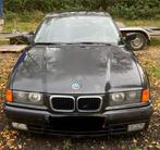 Bmw 318 is een coupé uit 1992, Auto's, BMW, Achterwielaandrijving, Zwart, 4 cilinders, Zwart