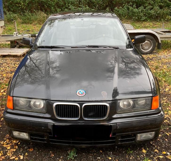 Bmw 318 is een coupé uit 1992, Auto's, BMW, Particulier, Airconditioning, Benzine, Coupé, 2 deurs, Handgeschakeld, Zwart, Zwart