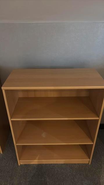 Kast beschikbaar voor biedingen