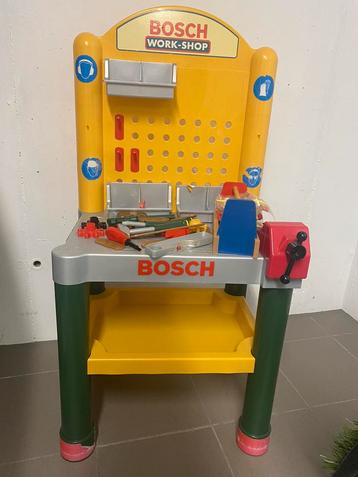 Werkbankje met materiaal beschikbaar voor biedingen