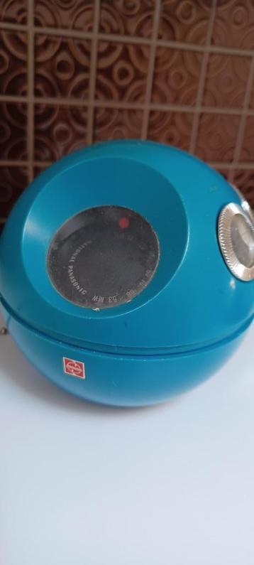 Vintage radio beschikbaar voor biedingen