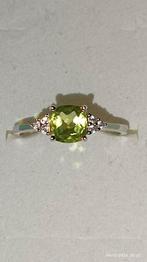 Bague en argent massif avec péridot naturel, Neuf, Enlèvement ou Envoi, 17 à 18, Argent