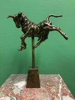 Antieke bronzen dansende stier, Antiek en Kunst, Ophalen, Brons