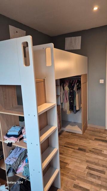 Hoogslaper met bureau  beschikbaar voor biedingen