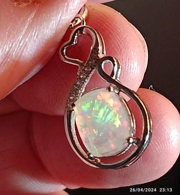 Superbe pendentif en argent massif avec magnifique opale 