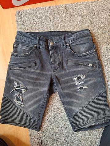 Short Balmain W29 disponible aux enchères