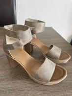 Dames sandalen met hak, Ophalen, Gedragen