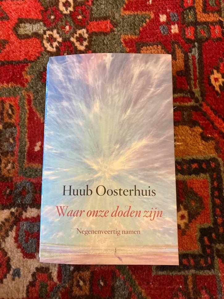Huub Oosterhuis - Waar onze doden zijn, Boeken, Godsdienst en Theologie, Zo goed als nieuw, Overige religies, Ophalen of Verzenden