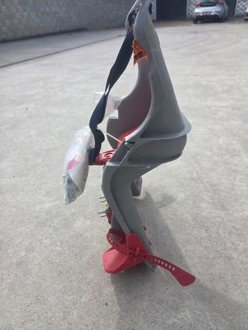 Fietsstoeltje OK Baby met rode bekleding beschikbaar voor biedingen