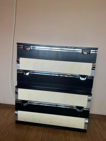 Moderne ladekast met 4 ruime lades - zwart/wit design beschikbaar voor biedingen