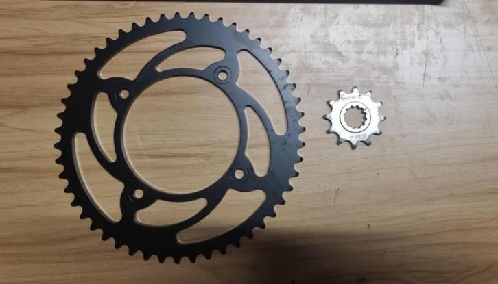 Beta rr50 tandwielen,decals,spiegels,handvaten,kappen, Fietsen en Brommers, Brommeronderdelen | Algemeen, Overige typen, Verzenden