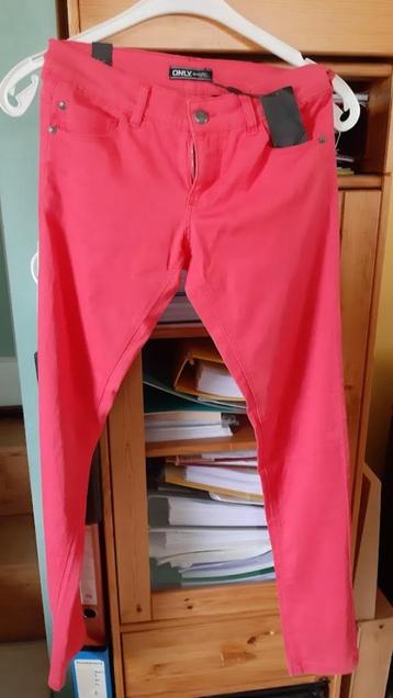 Magnifique jean fuchsia ONLY Slim Fit 36 avec étiquette, Neuf, W28 - W29 (confection 36), Only, Enlèvement ou Envoi