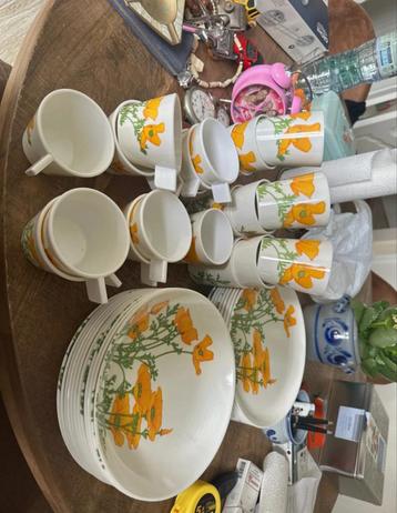 Lot Melamine Tefal borden tassen bekers vintage ‘70 beschikbaar voor biedingen