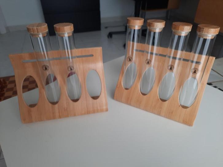Kruidenrekje in hout met 4 glazen buisjes., Huis en Inrichting, Keuken | Servies, Nieuw, Overige typen, Overige stijlen, Overige materialen